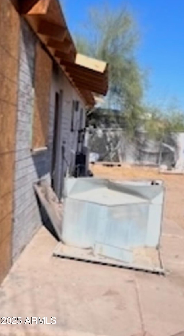 5031 S 36th Dr, Phoenix, AZ 85041 - view of patio / terrace