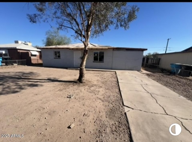 5031 S 36th Dr, Phoenix, AZ 85041 - rear view of property with fence