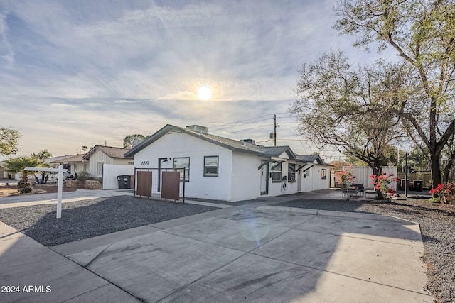 view of front of property