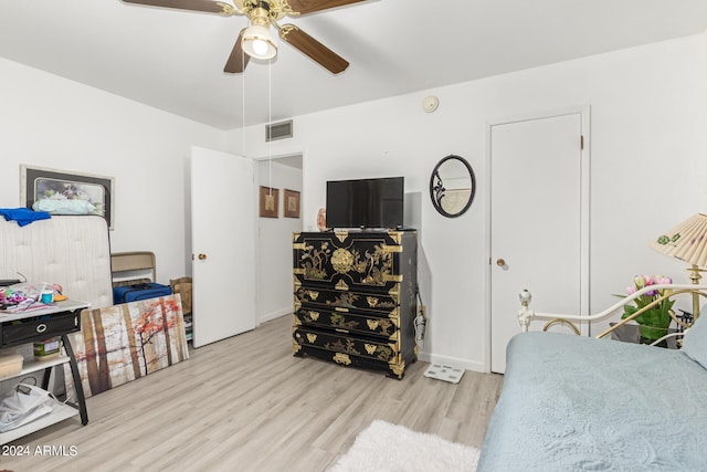 bedroom with light hardwood / wood-style flooring and ceiling fan