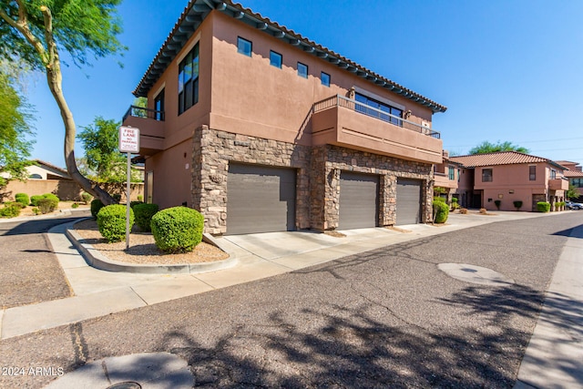 view of front facade with a garage