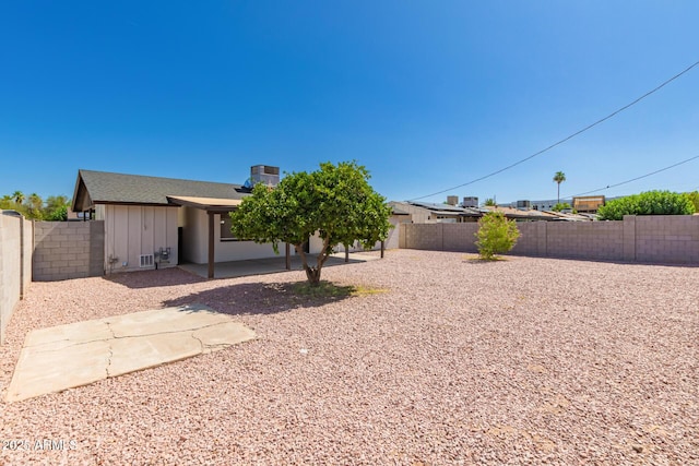 915 E Commonwealth Pl, Chandler, AZ 85225 - back of property featuring a fenced backyard and a patio area