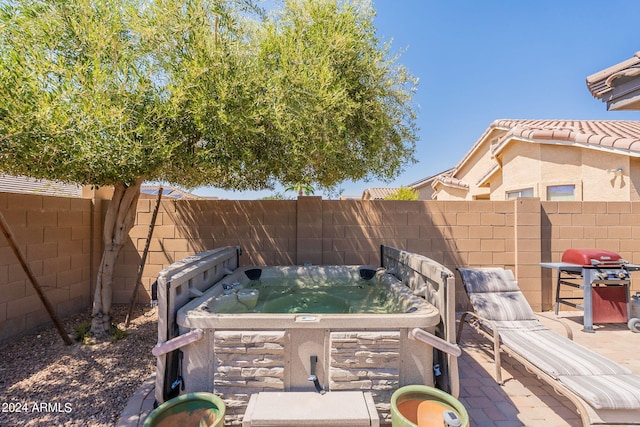 view of yard featuring a patio and a hot tub