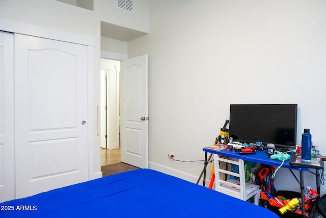 bedroom with a closet