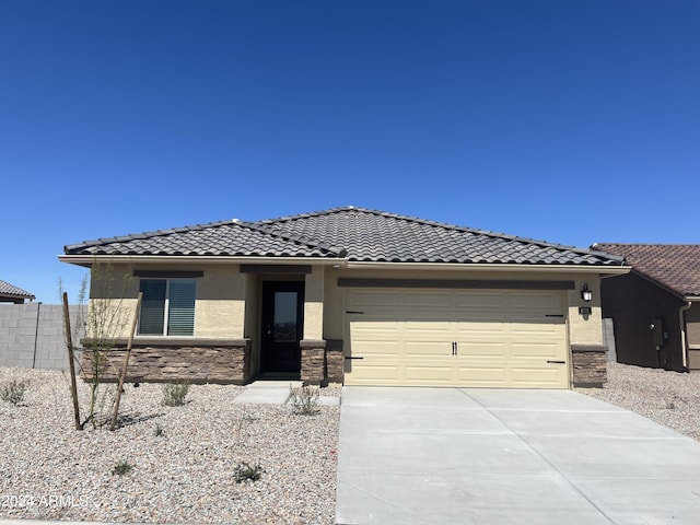 view of front facade featuring a garage