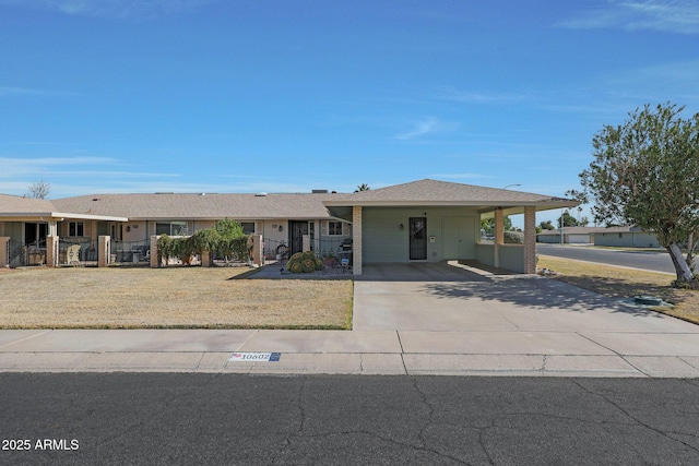 view of front of property featuring a front lawn and a carport