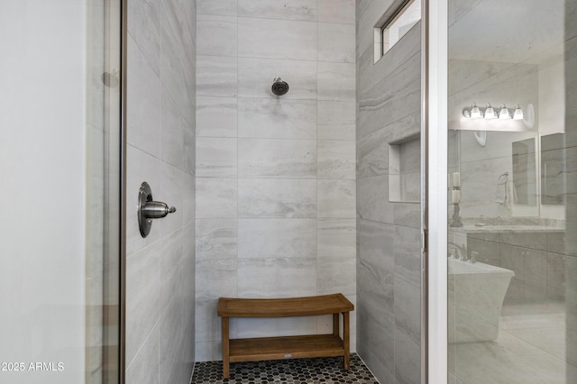 bathroom featuring a tile shower