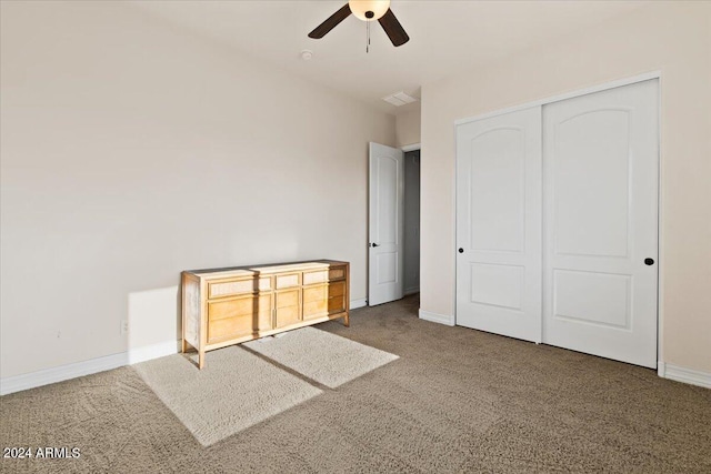 unfurnished bedroom with carpet flooring, ceiling fan, and a closet