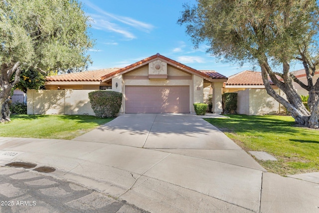 view of front of home featuring a front yard and a garage