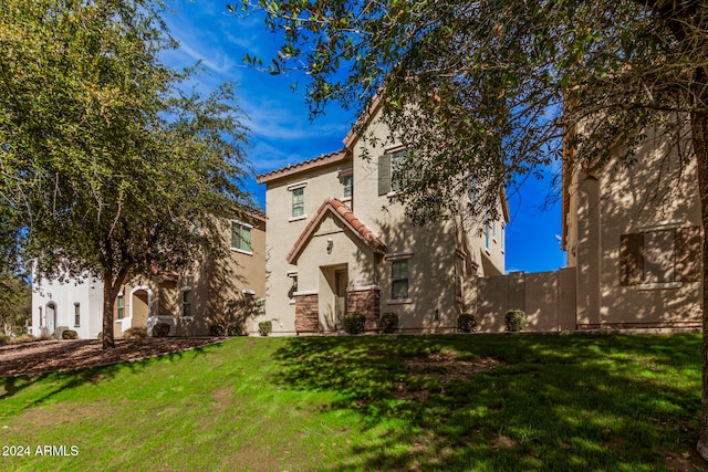 view of front of house with a front yard