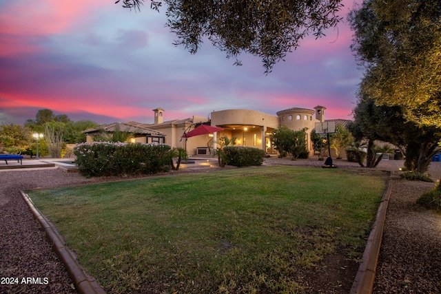 view of front of property with a lawn