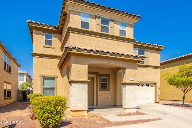 view of front facade featuring a garage