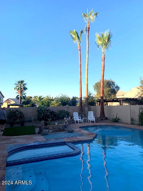 view of swimming pool