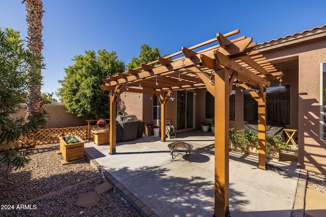 view of patio featuring a pergola