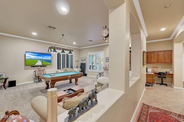 rec room with baseboards, visible vents, crown molding, and recessed lighting