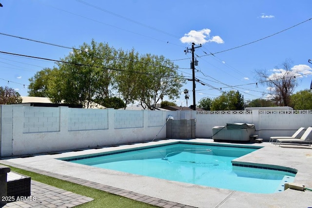 7635 E Verde Ln, Scottsdale, AZ 85251 - view of swimming pool featuring a fenced in pool, a patio area, a hot tub, and a fenced backyard