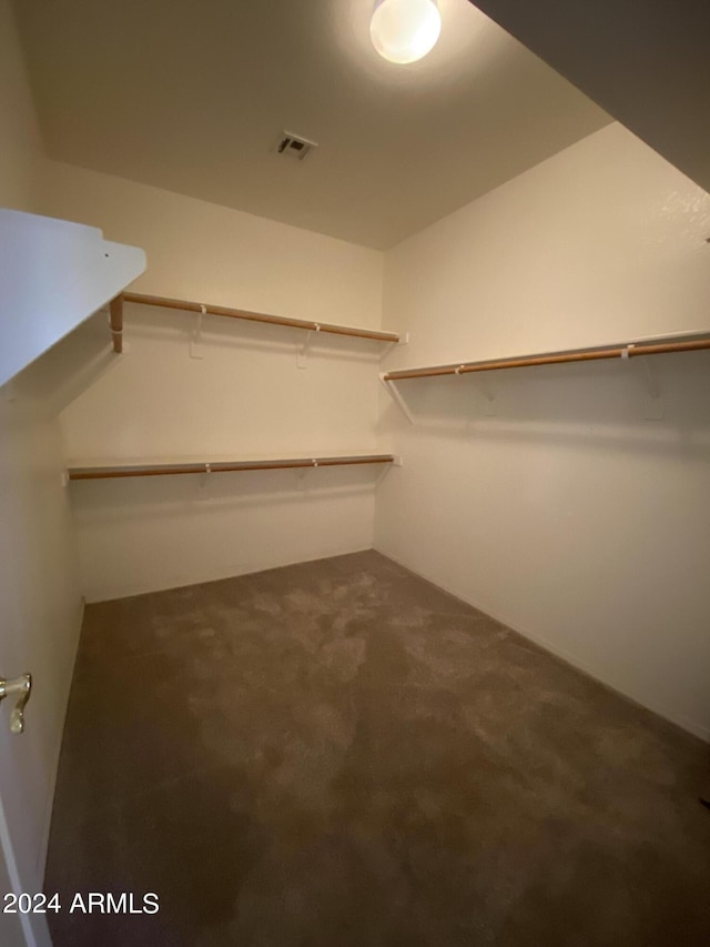 walk in closet featuring carpet flooring and visible vents