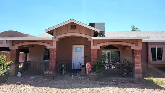 view of front of property featuring covered porch