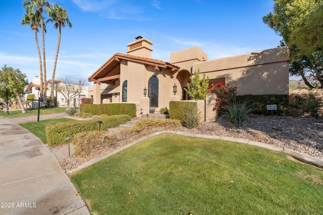 view of front of home featuring a front yard