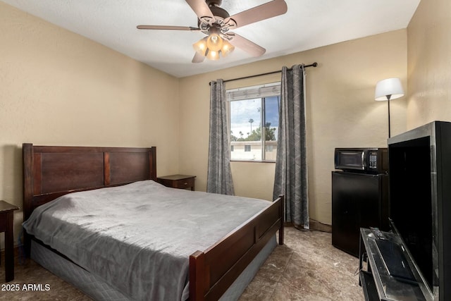 bedroom with ceiling fan