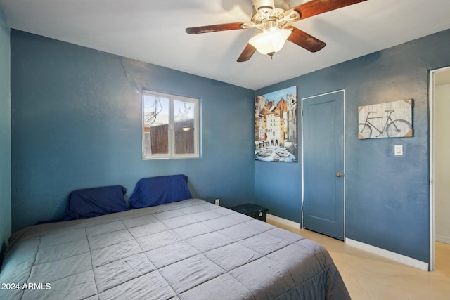 bedroom with ceiling fan