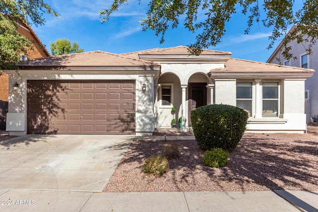 view of front facade featuring a garage