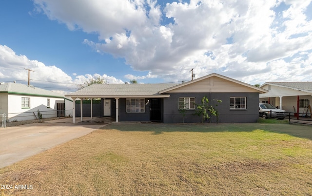 view of front of house featuring a front lawn and a carport