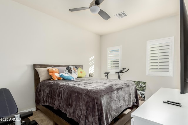 bedroom with ceiling fan