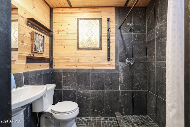 bathroom featuring tiled shower, wood ceiling, toilet, and tile patterned floors