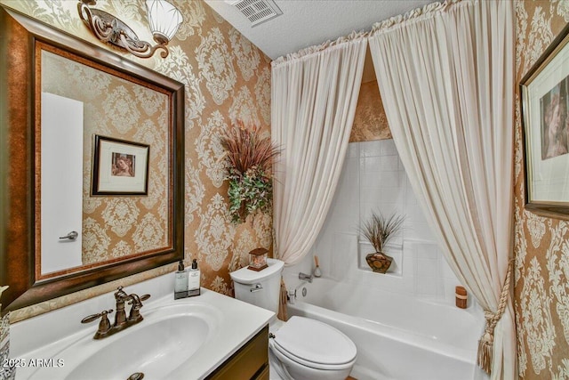 full bathroom with wallpapered walls, toilet, vanity, shower / bathtub combination with curtain, and a textured ceiling
