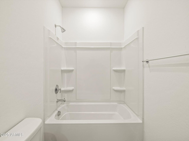 full bath featuring toilet and washtub / shower combination