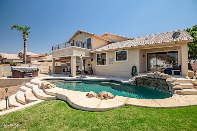 20657 N 56th Ave, Glendale, AZ 85308 - view of swimming pool featuring a hot tub and a patio area