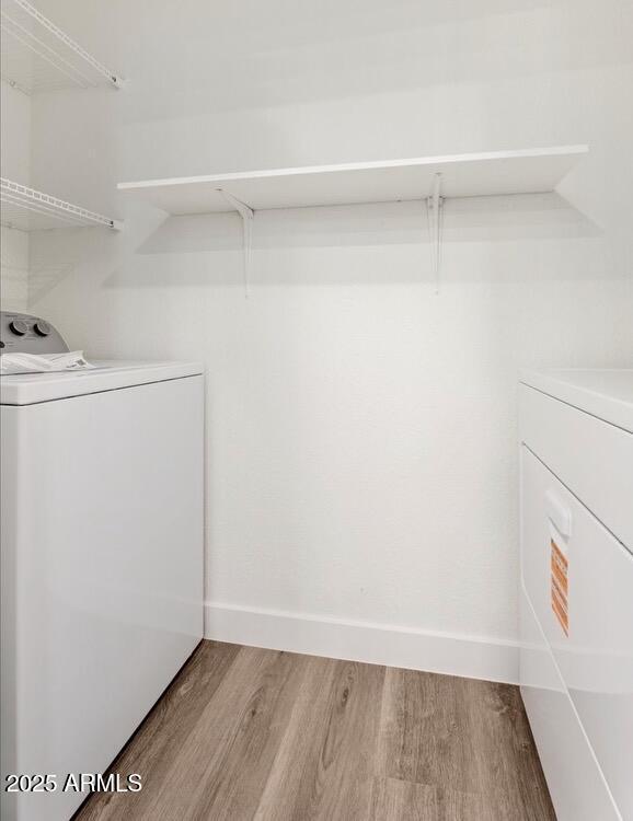 623 W Guadalupe Rd Unit 288, Mesa, AZ 85210 - washroom featuring wood finished floors, washing machine and clothes dryer, and baseboards