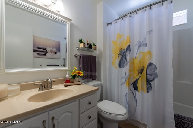 bathroom with a shower with shower curtain, vanity, and toilet