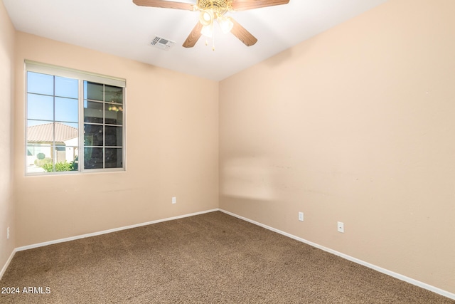 carpeted empty room featuring ceiling fan