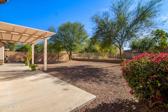 view of yard with a patio and a pergola