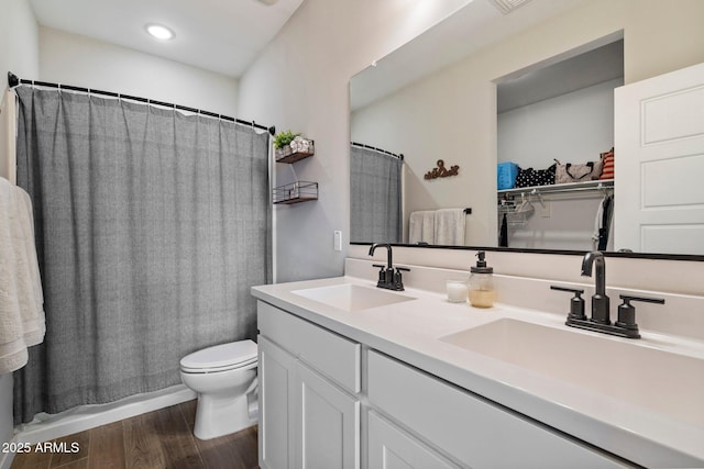2753 E Fossil Ridge Rd, Phoenix, AZ 85050 - full bath featuring double vanity, wood finished floors, a shower with curtain, and recessed lighting