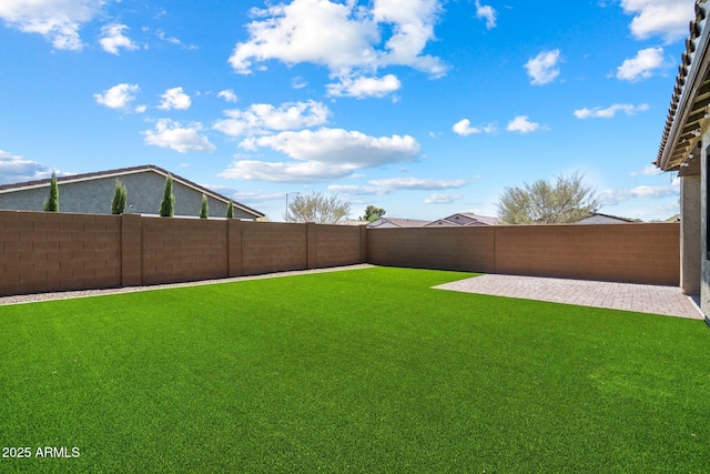 2753 E Fossil Ridge Rd, Phoenix, AZ 85050 - fenced backyard with a patio area