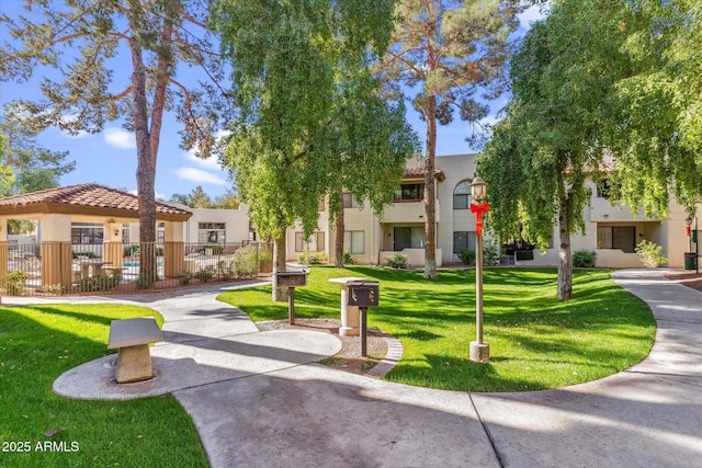 view of property's community featuring a lawn