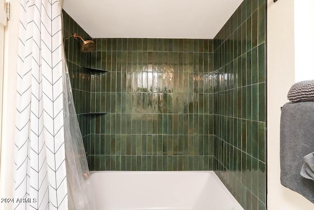 bathroom featuring shower / tub combo