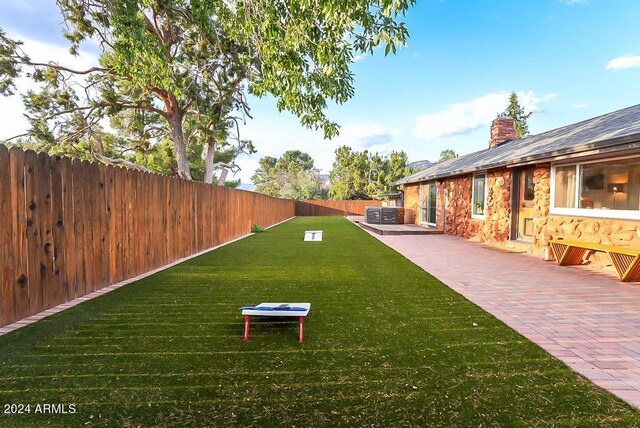 view of yard featuring a patio