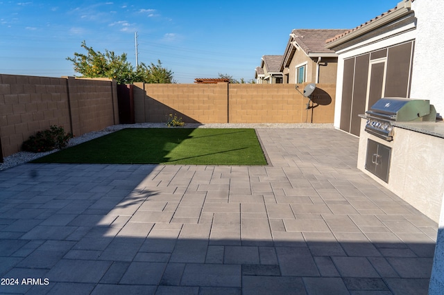 view of patio featuring a grill and an outdoor kitchen