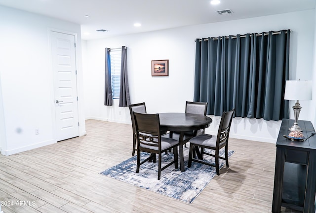 dining room with light hardwood / wood-style floors