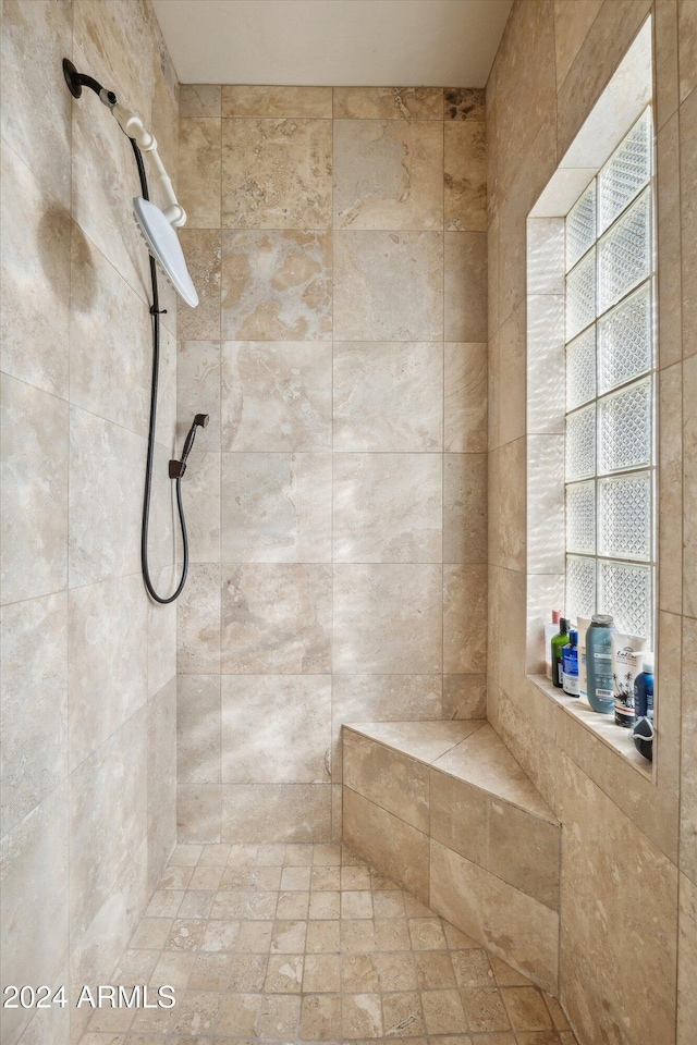 bathroom featuring a tile shower