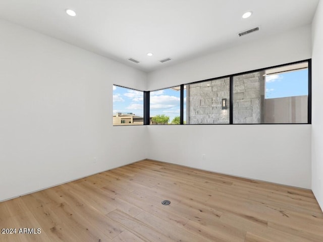 empty room featuring light hardwood / wood-style flooring