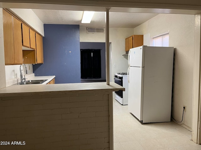 kitchen with kitchen peninsula, a textured ceiling, sink, ventilation hood, and white appliances