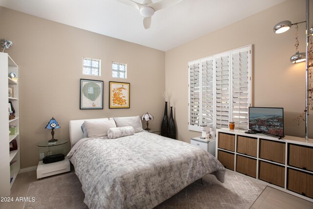 bedroom with ceiling fan