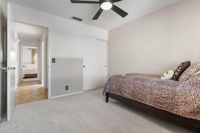 bedroom featuring carpet, a closet, and a ceiling fan