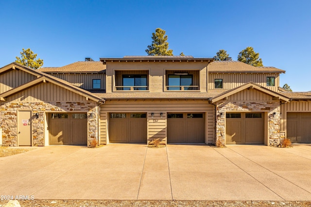 view of front of house featuring a garage