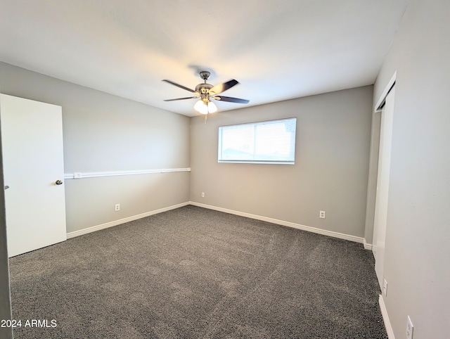 carpeted empty room featuring ceiling fan